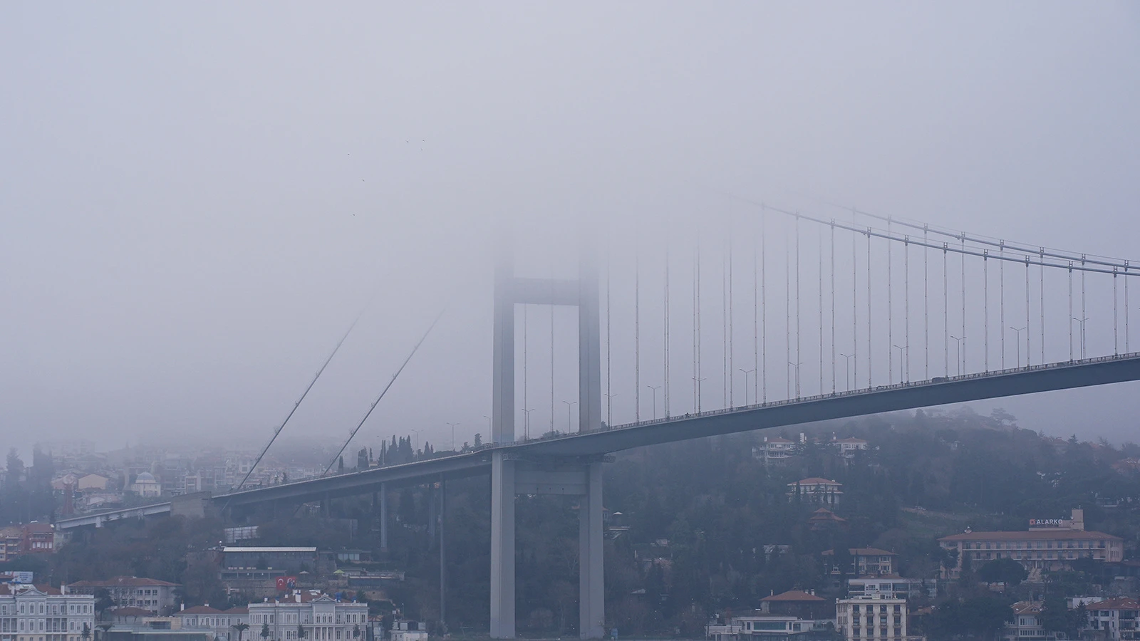 İstanbul’a sis esareti! Şehir adeta kayboldu
