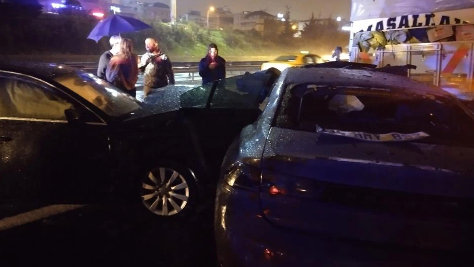 Ataşehir'de zincirleme trafik kazası: 6 yaralı