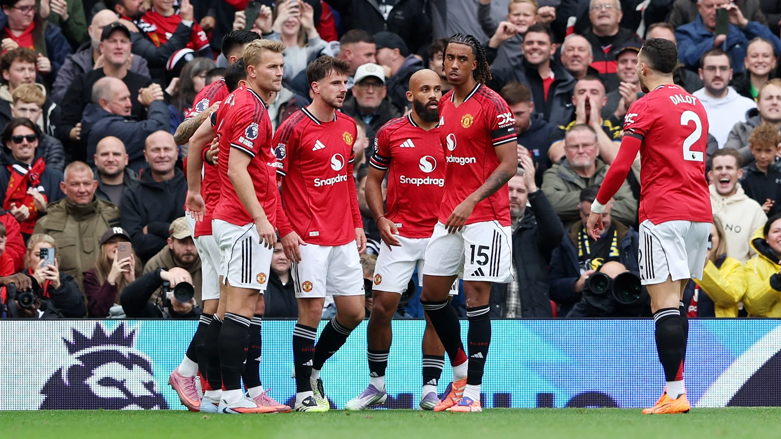 Manchester United, Sunderland'i yenerek yara sardı