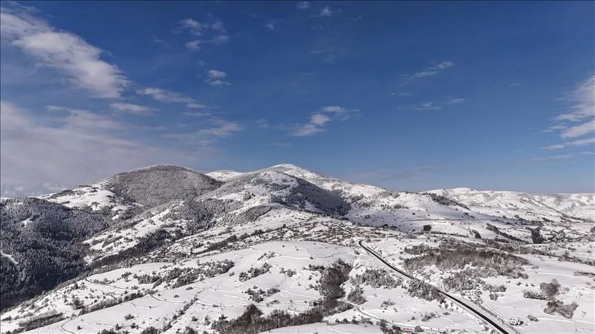 Samsun'da karla kaplanan Kızlan Yaylası dronla görüntülendi