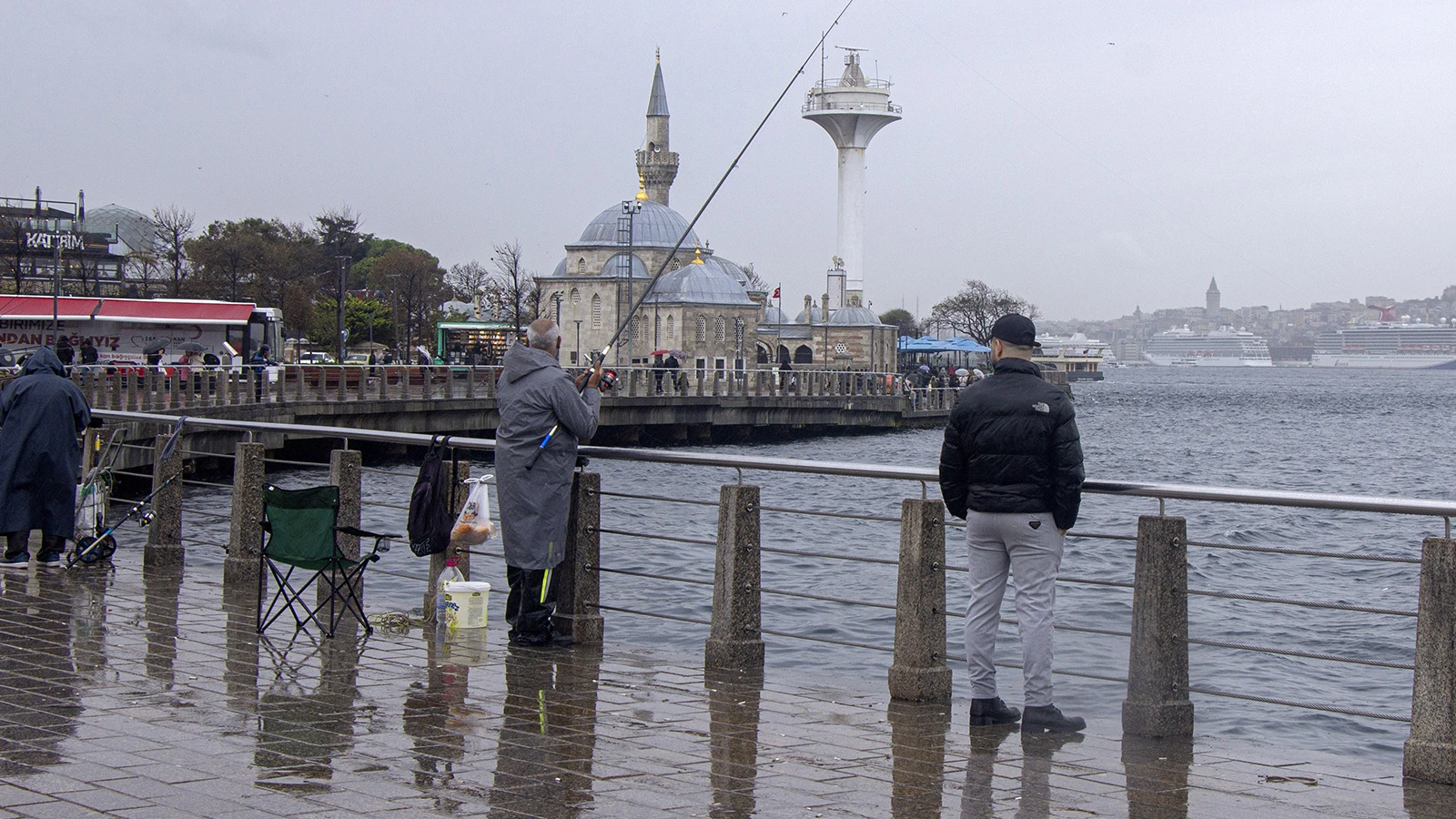 İstanbul için saat verilerek uyarı yapıldı; okullar tatil edildi