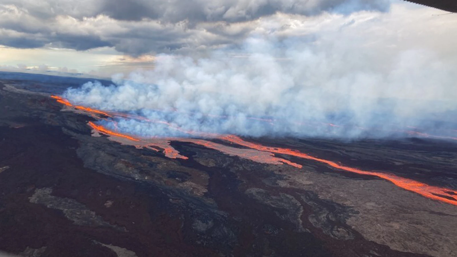Hawaii'deki Kilauea Yanardağı yeniden lav püskürttü