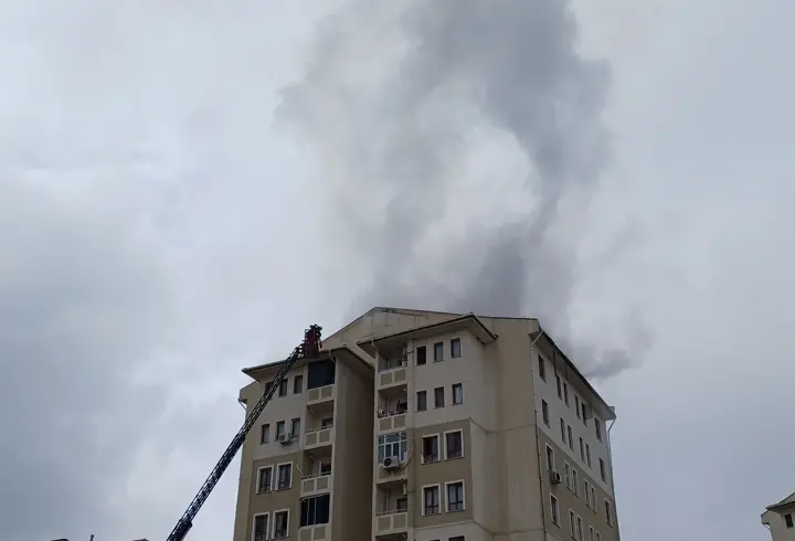 Batman'da 9 katlı binada yangın; 21 kişi dumandan etkilendi