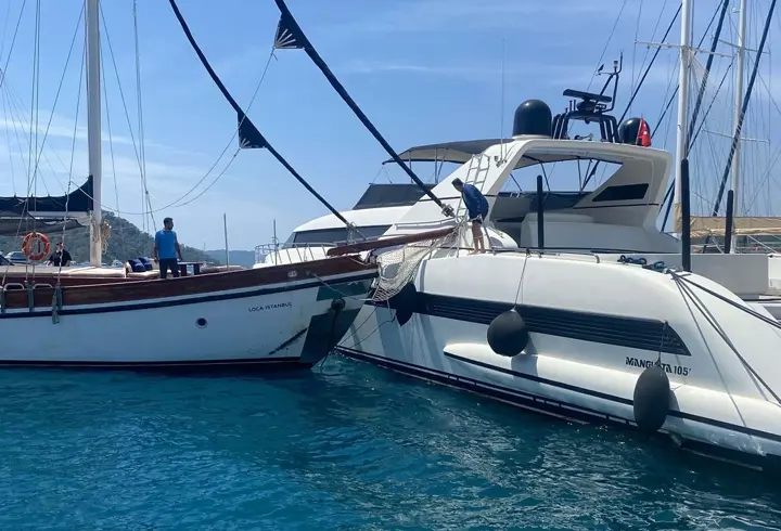 Fethiye'de guletin lüks motoryata çarptığı kaza kamerada
