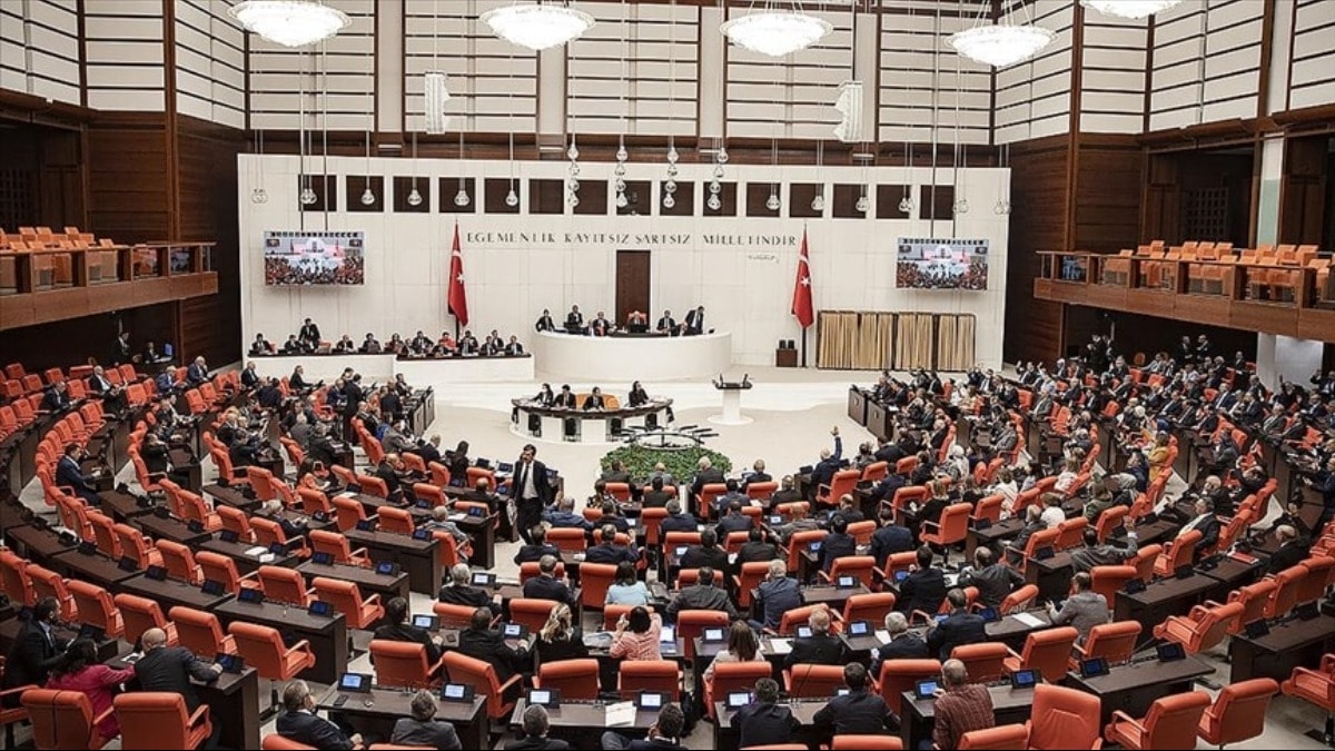 Son dakika haberi... Meclis'te taciz skandalı davasında ara karar: Sanıklar tahliye edildi