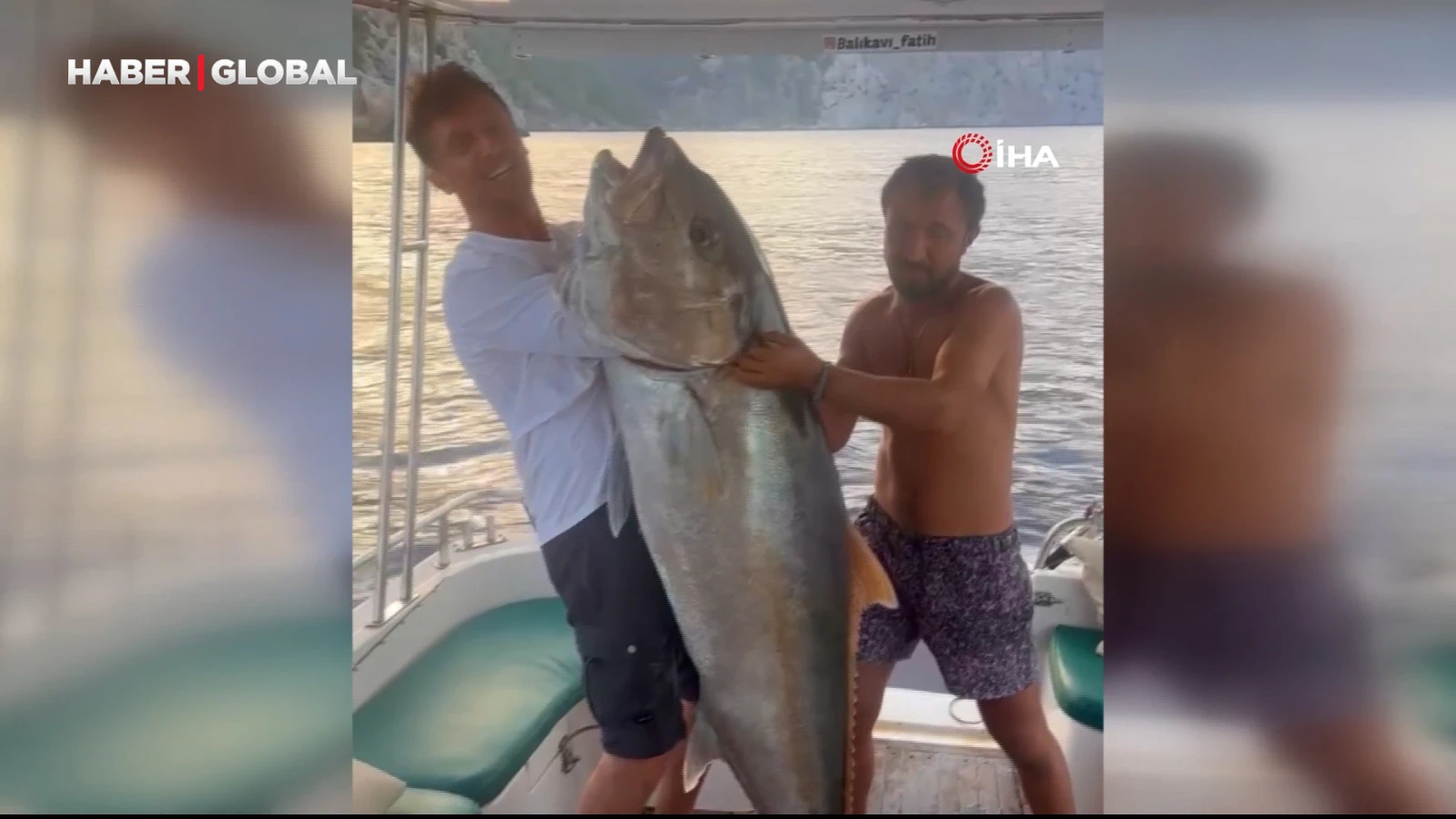 Antalya'da şaşırtan anlar: Olta ile 60 kiloluk balık yakaladılar