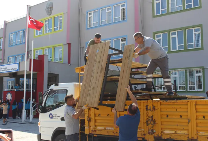 Büyükşehir'den bank ve piknik masası desteği