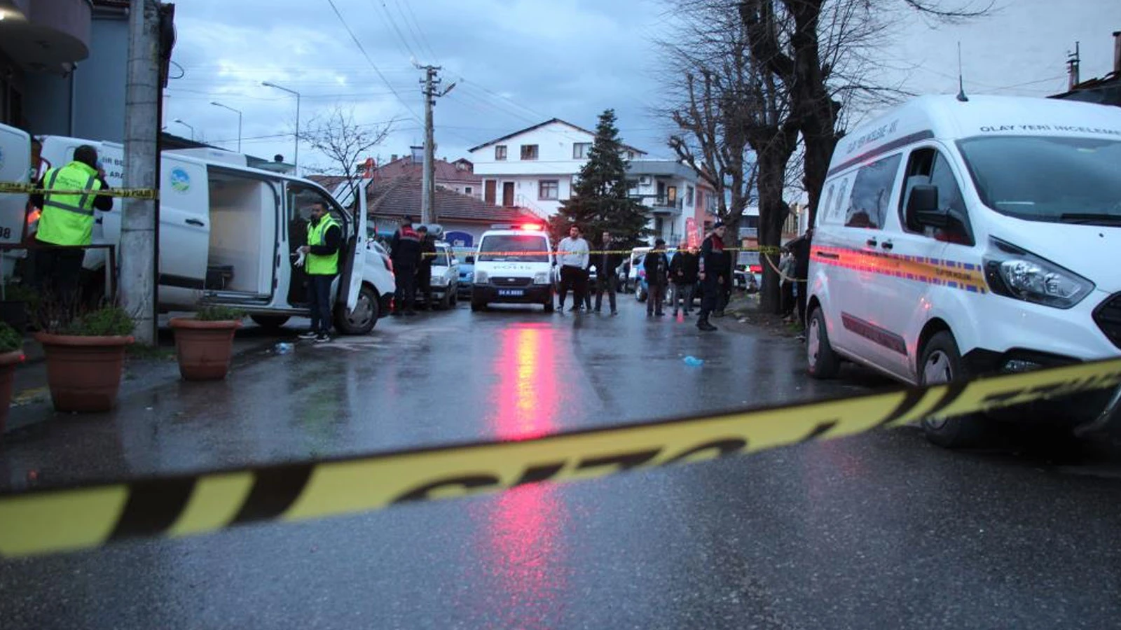 Sakarya'da dehşet: Emekli polis eşini ve MHP İlçe Başkanını öldürdü