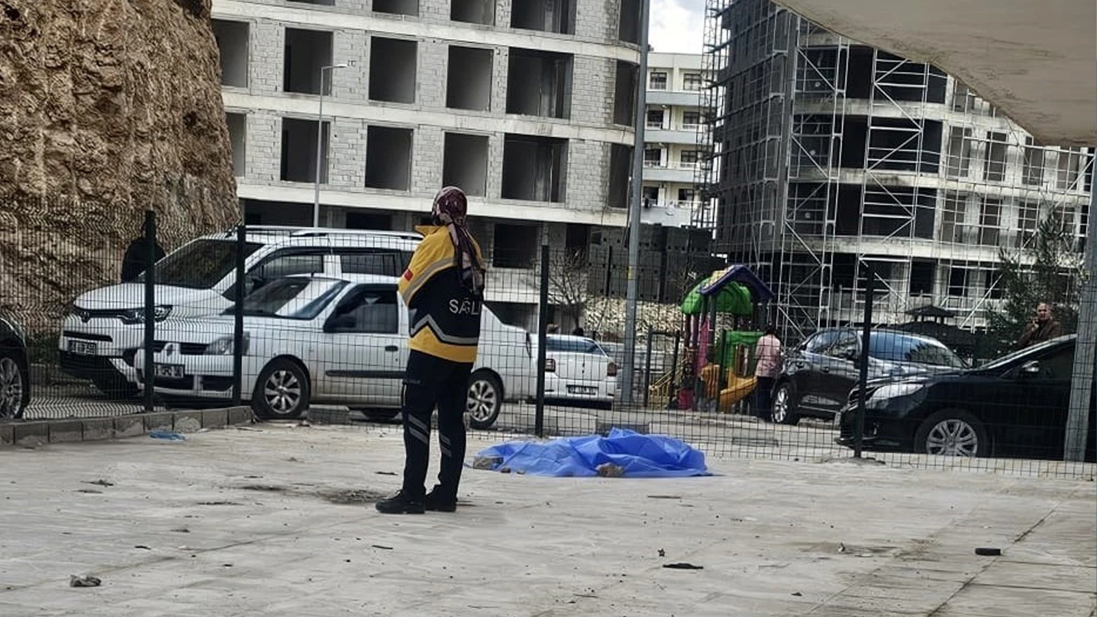22 yaşındaki Kübra, apartmanın 10'uncu katından düşüp can verdi