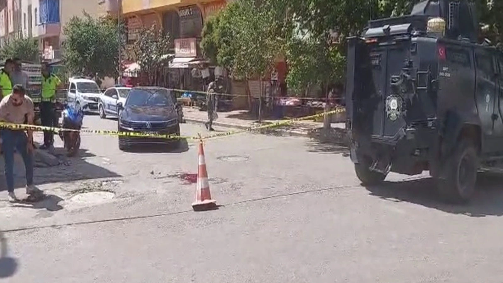 Akraba ailelerin kavgası kanlı bitti: 1 ölü, 3 yaralı