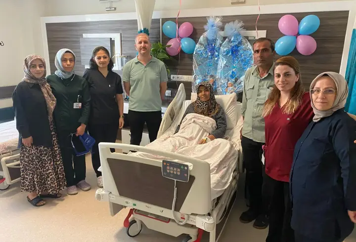 Şanlıurfa'da 53 yaşındaki kadın ikiz bebek dünyaya getirdi