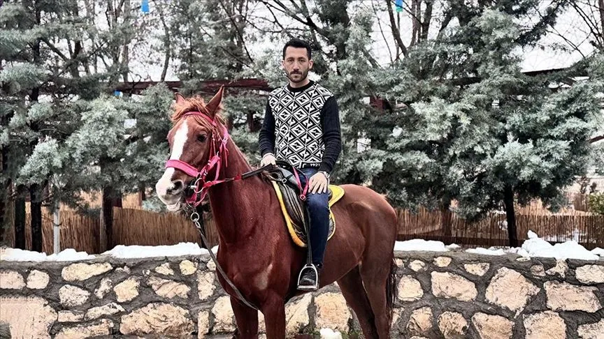 Dede yadigarı atçılığı yaşatmak için çiftlik kurdu