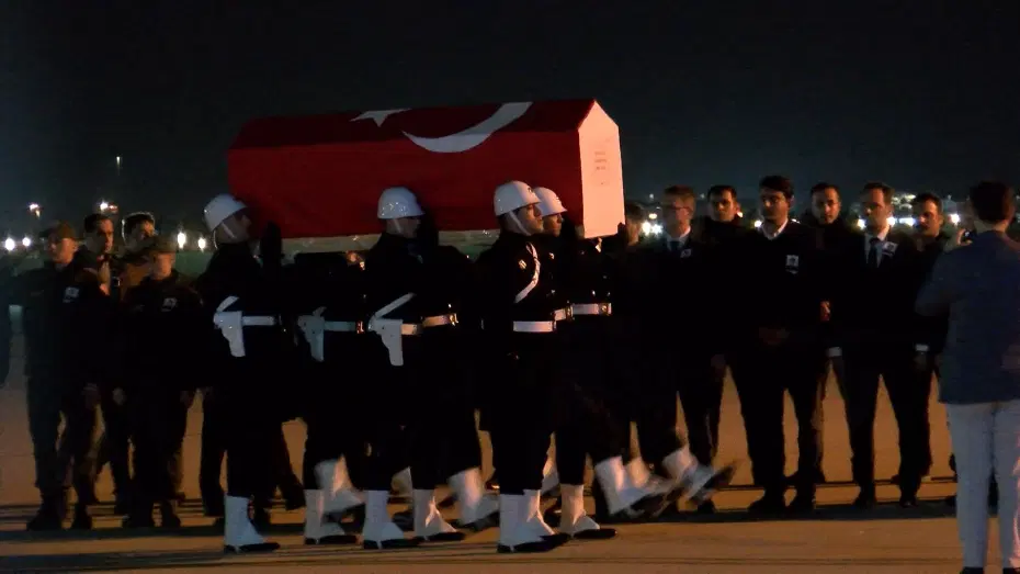 Düşen yangın uçağında şehit olan pilotun naaşı Türkiye'ye getirildi