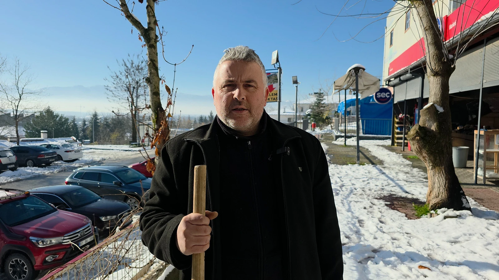 "Dronlu muhtar" işinin başında: Sorumluluk alanını havadan denetledi