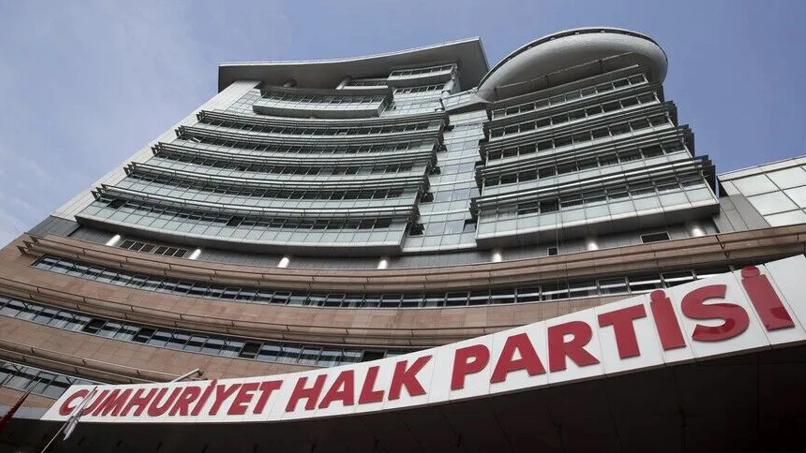 CHP Ydk, 48 Eski Parti Meclisi Üyesini İhraç Etti