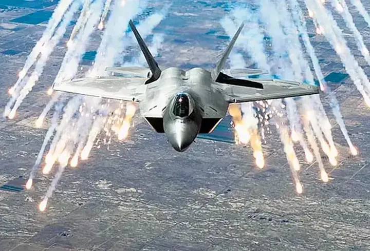 İsrail-İran savaşında kritik eşik: F-22 RAPTOR!