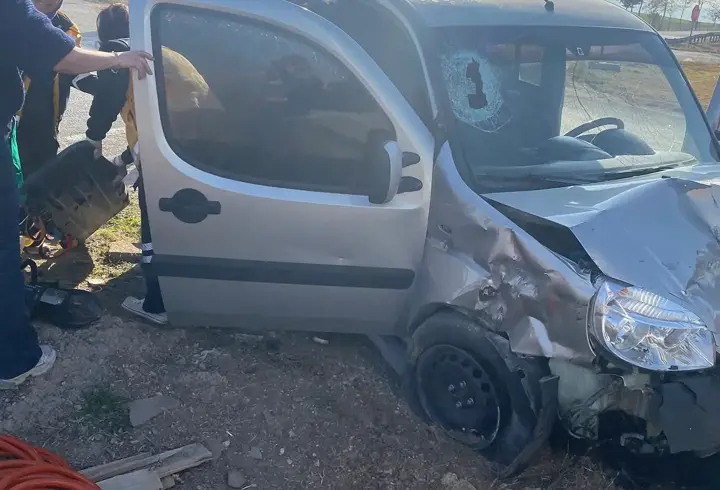Çankırı'da hafif ticari araç ile otomobil çarpıştı: 1 ölü, 4 yaralı