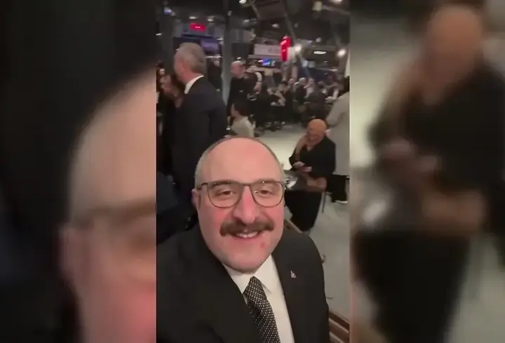Mustafa Varank boykot çağrısı yapılan kahveciyi ziyaret etti