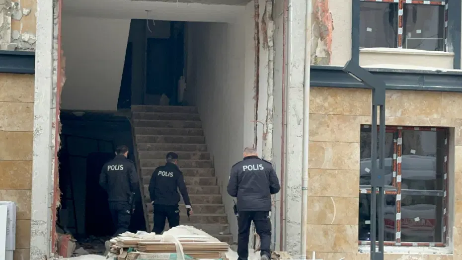 Malatya'da işçiler sobadan zehirlendi, biri yaşamını yitirdi