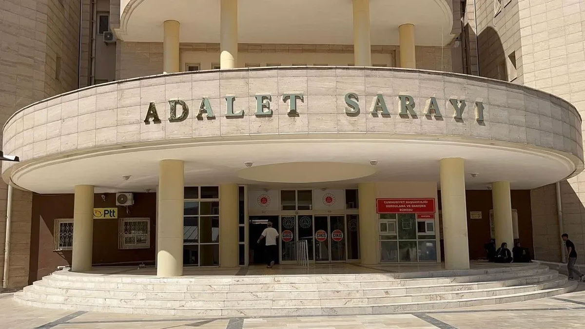 8 Yaşındaki Çocuğa İşkence İddiasında Karar: Üvey Anne Ve 2 Kişi Tutuklandı