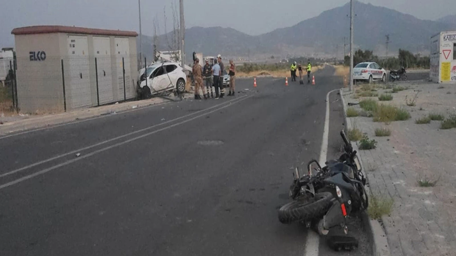 Otomobil ile motosiklet çarpıştı: 1 ölü, 3 yaralı