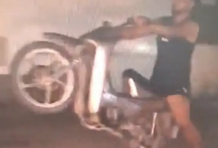 Motosikletle akrobatik hareketler yapan sürücüye ceza