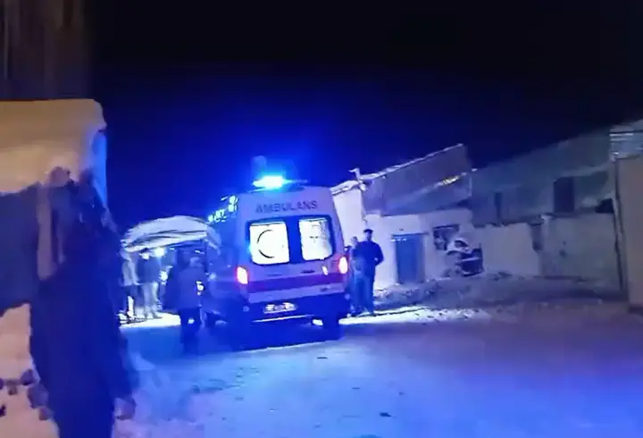 Damdan düşen Boran, iş makinesi ile yol açılıp hastaneye ulaştırıldı