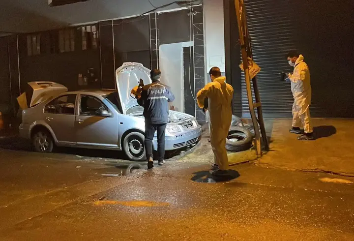 Isınmak için girdiği otomobil sonu oldu