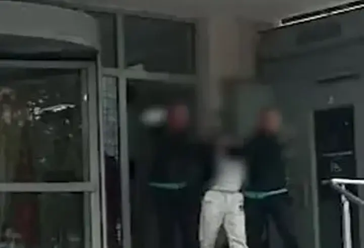 Boşanma aşamasındaki eşini defalarca bıçaklayıp, sonra babasını aramış