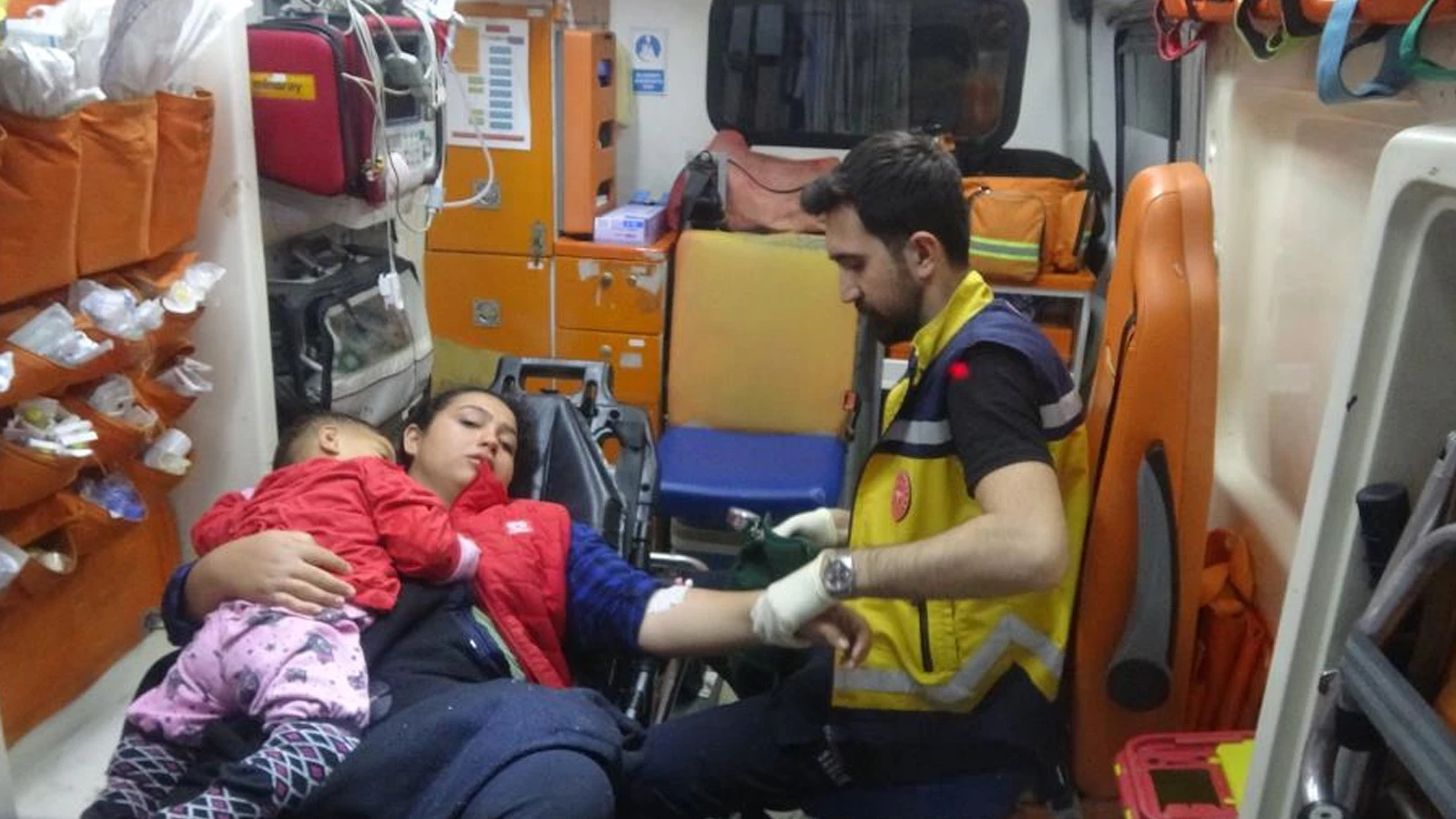 Adana’da feci kaza: 22 yaşındaki baba öldü, eşi ve oğlu yaralandı