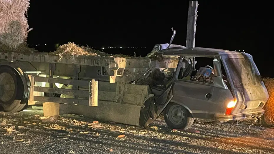 Otomobil TIR'a ok gibi saplandı: Karı-koca hayatını kaybetti