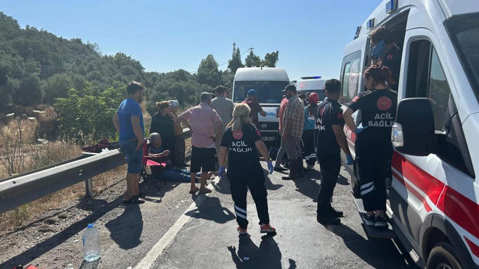 Beton mikseri dolmuşa çarptı: 1 ölü, 13 yaralı