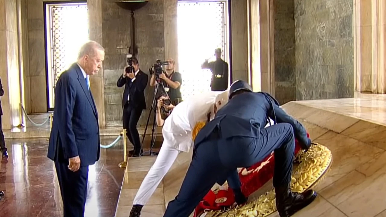 Erdoğan'dan YAŞ öncesi Anıtkabir ziyaretinde 'Kutupbaşı Türkiye' mesajı