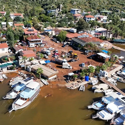 Antalya'da Sel Kabusu: Demre'de Olumsuzluklar Giderilmeye Çalışılıyor, Ekipler Seferber Oldu