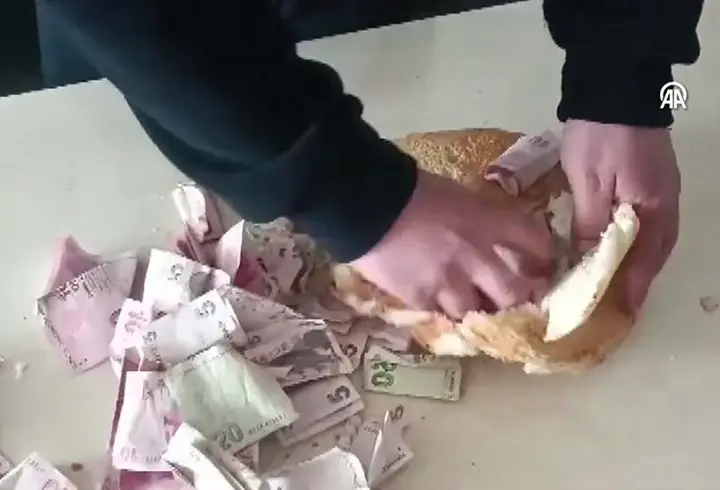 Dilencinin gizlediği ramazan pidesinden 617 lira çıktı