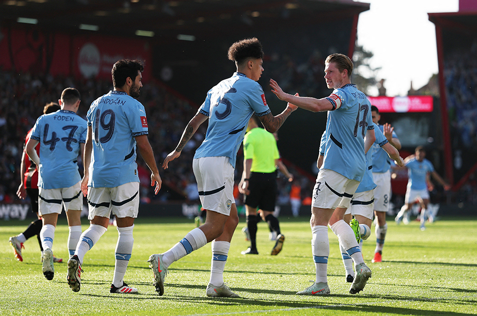 Manchester City ikinci yarı attığı gollerle turladı