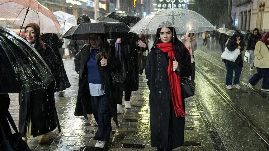 İstanbul'da kuvvetli yağmur ve şiddetli rüzgar etkili oluyor