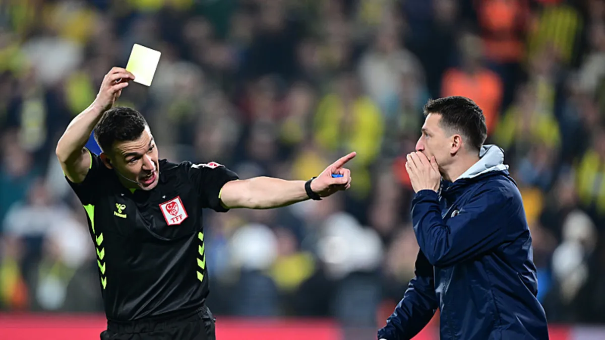 Mert Hakan Yandaş'ın kırmızı kartında yaşanan ilginç diyalog!