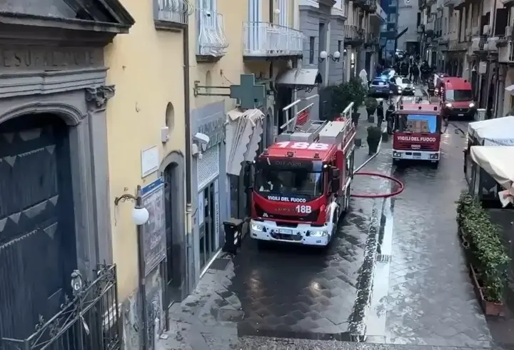İtalya'daki yangında tarihi tiyatro hasar gördü