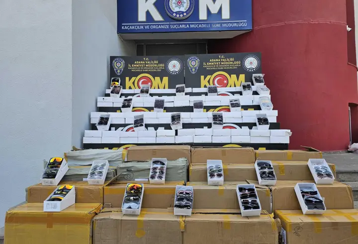 Adana'da 14 milyon TL değerinde kaçak telefon ve gözlük ele geçirildi
