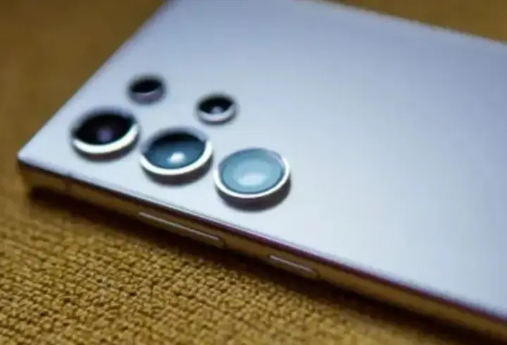 Ekran altı kamera teknolojisi Galaxy S26 Ultra’da olmayacak
