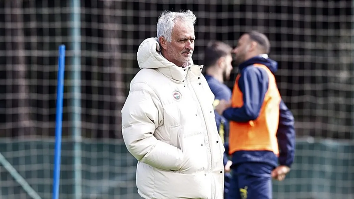 TRANSFER HABERİ - Fenerbahçe'den savunma operasyonu! 7 isimden 3'ü gidecek