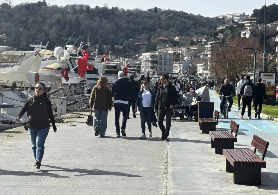 Şubat ayının en sıcak günü. Sahile akın ettiler