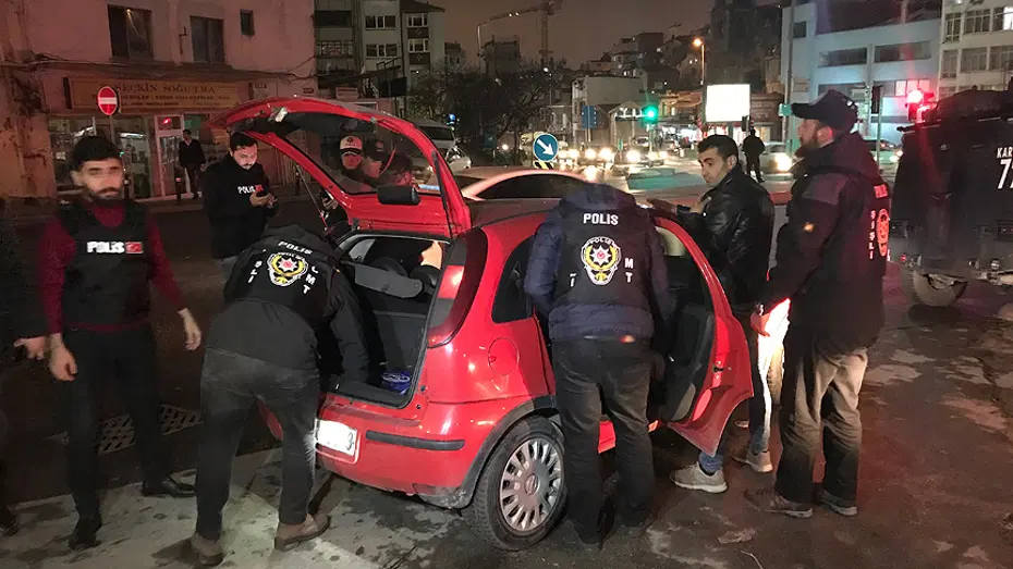 Caddeler tutuldu, helikopter havalandı. İstanbul'da binden fazla gözaltı
