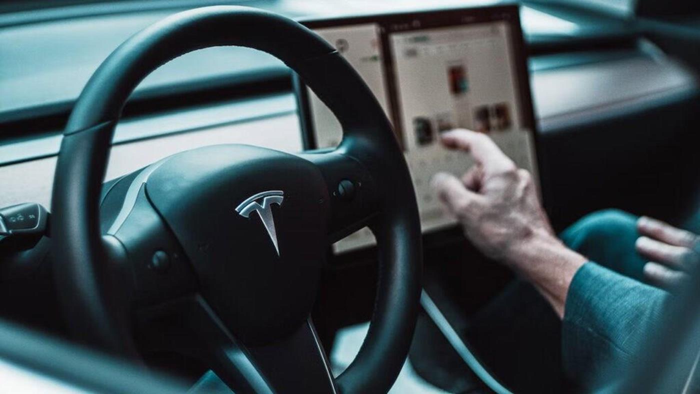 Tesla, Otopilot kazasında suçlu bulundu: 329 milyon dolar tazminat ödeyecek!