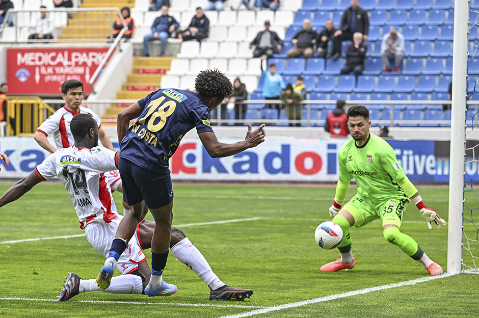 Kasımpaşa, ateş hattındaki Sivasspor'u puansız gönderdi