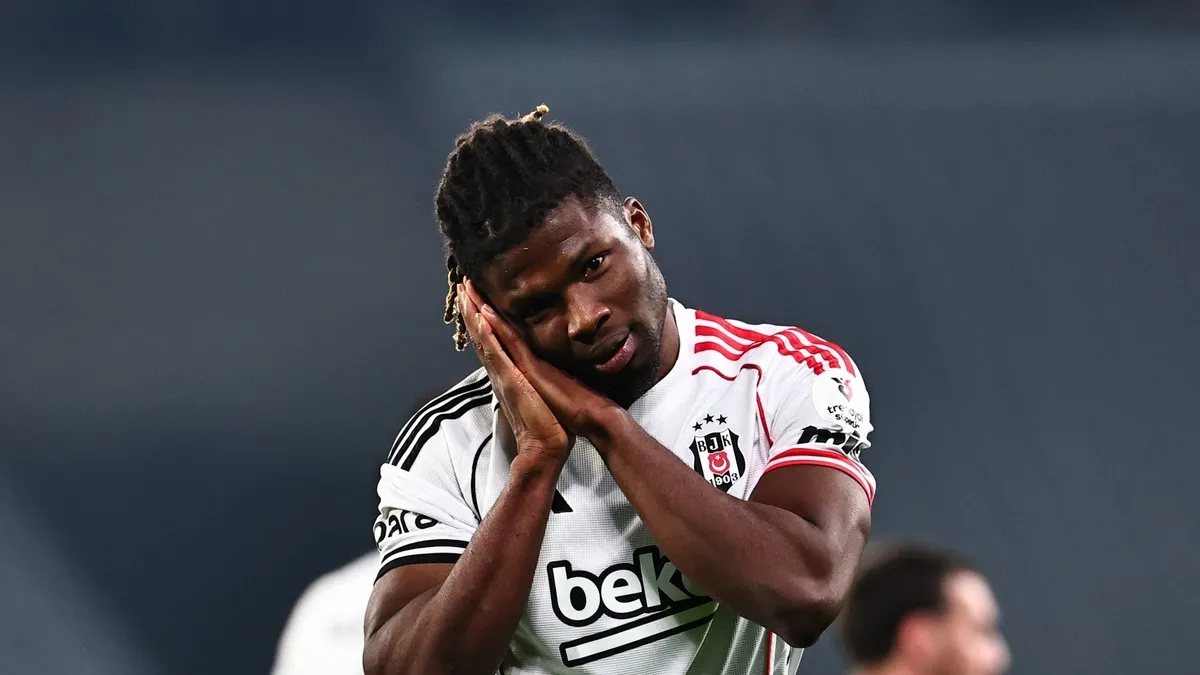 El Bilal Toure, Sergen Yalçın'ın kararını bekliyor