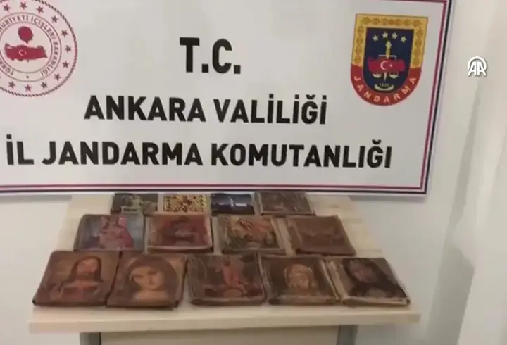Ankara'da tarihi eser operasyonu: 13 el yazması kitap ele geçirildi