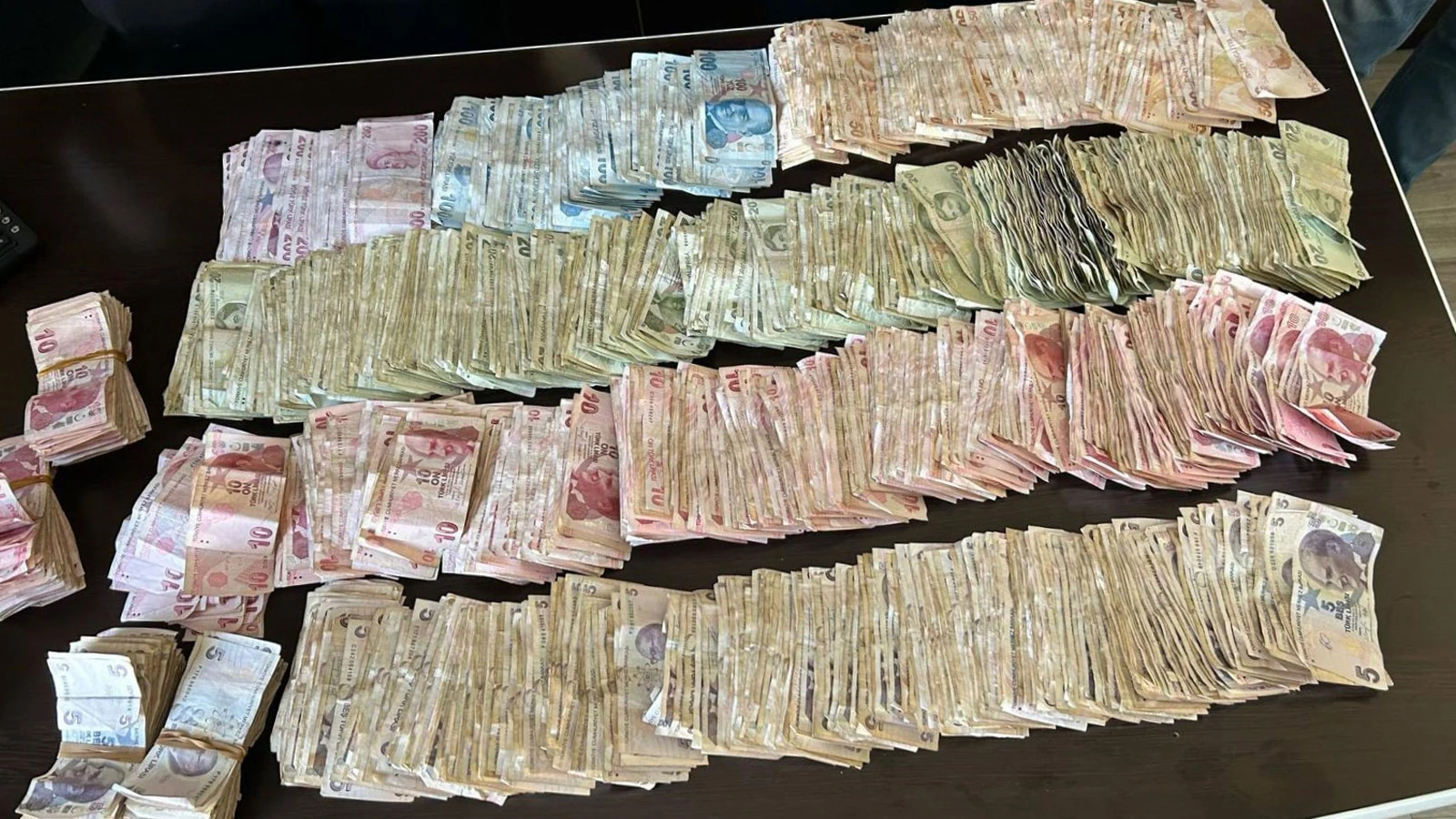 Ekipler tarafından yakalanan dilencinin üzerinden çıkan para şaşkına çevirdi