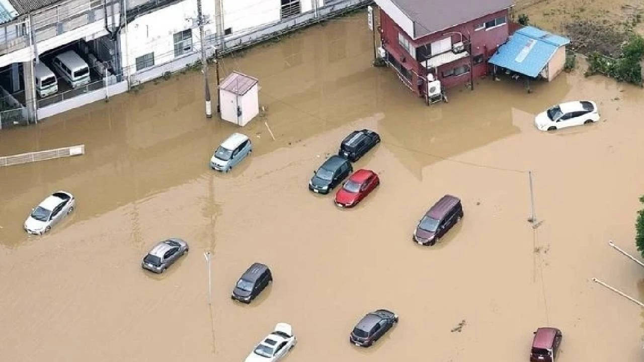 İstanbul’da 41 Yılın Yağış Rekoru Kırıldı: İlçeler Sular Altında Kaldı, 2 Kişi Hayatını Kaybetti